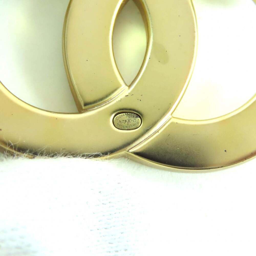 CHANEL Authentic Gold Logo Brooch - Picture 6 of 8